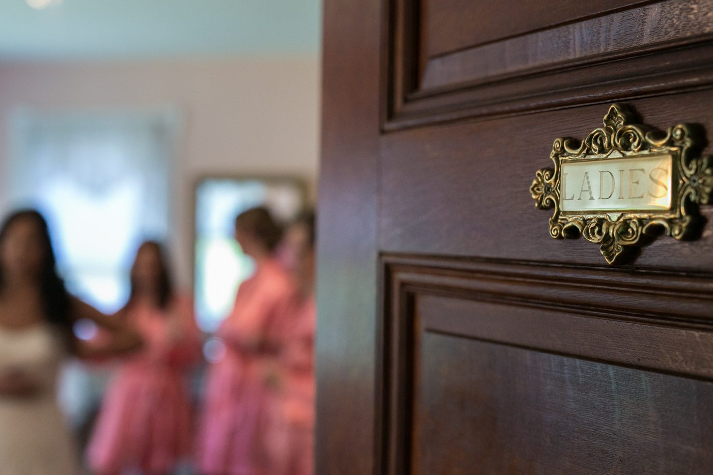 bride-room-door-ladies-with-summer-bride-getting-ready