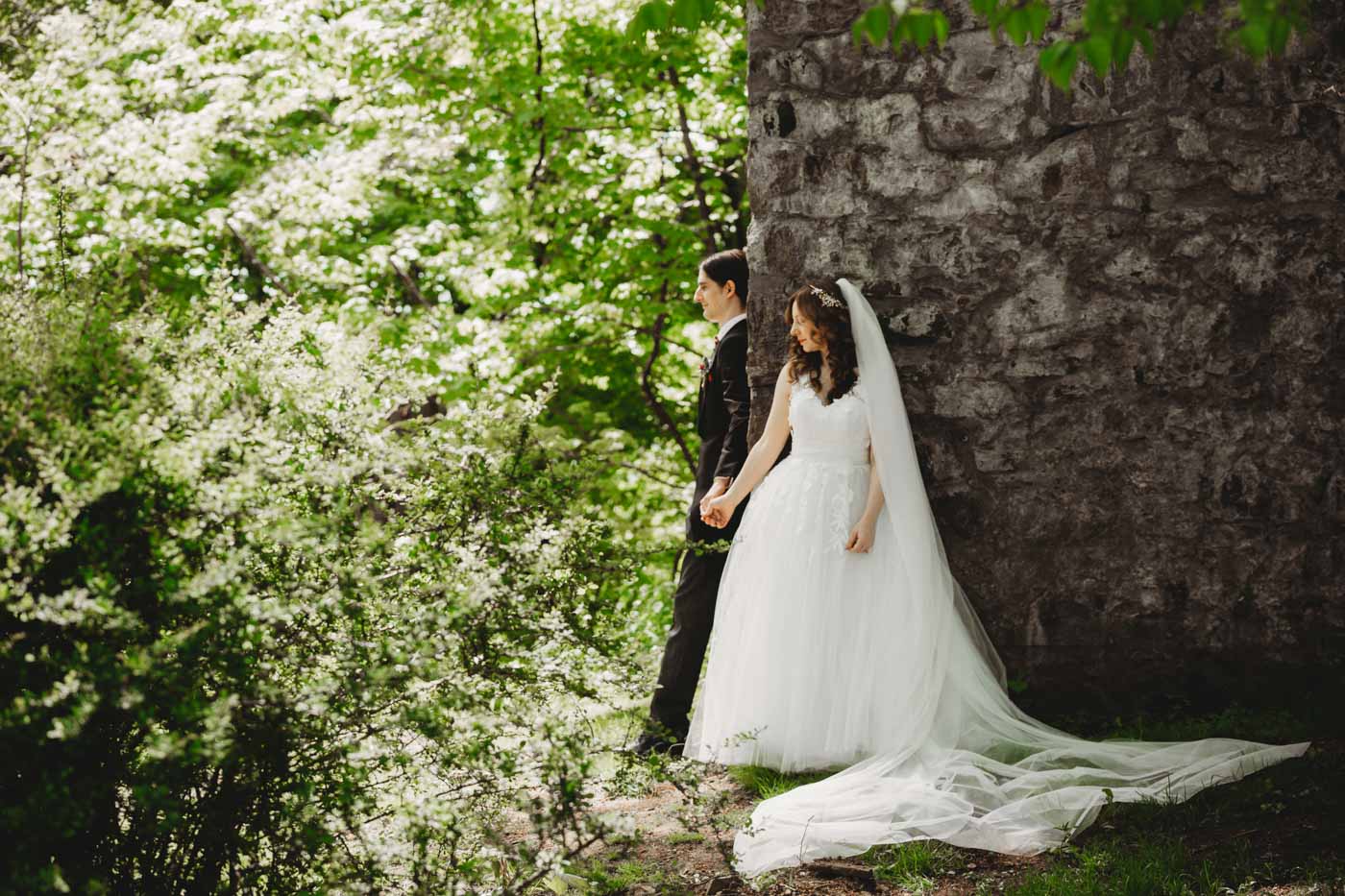 gazebo-wedding-couples-first-look-by-stone-cistern