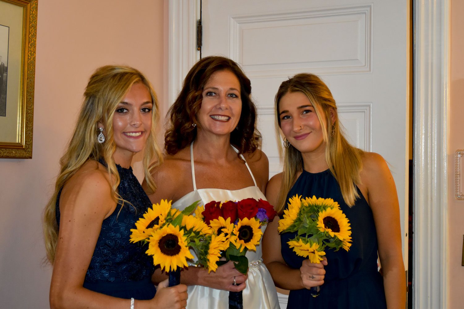 bride-bridesmaids-holding-sunflower-bouquets